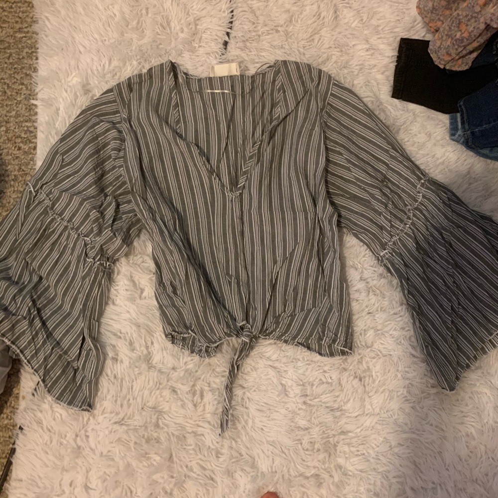 Super cute front tie top